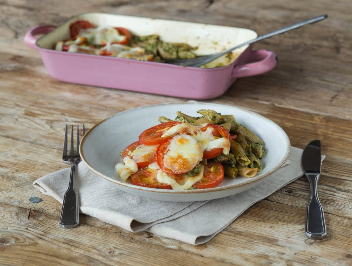 Penne integrale uit de oven met buffelmozzarella en spinazie