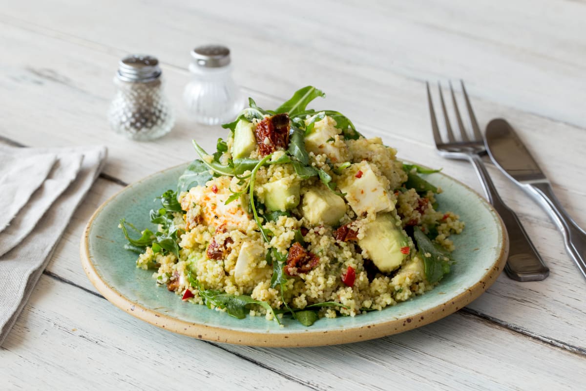 Lauwarmer Couscous-Salat mit Zitronen-Chili-Mozzarella