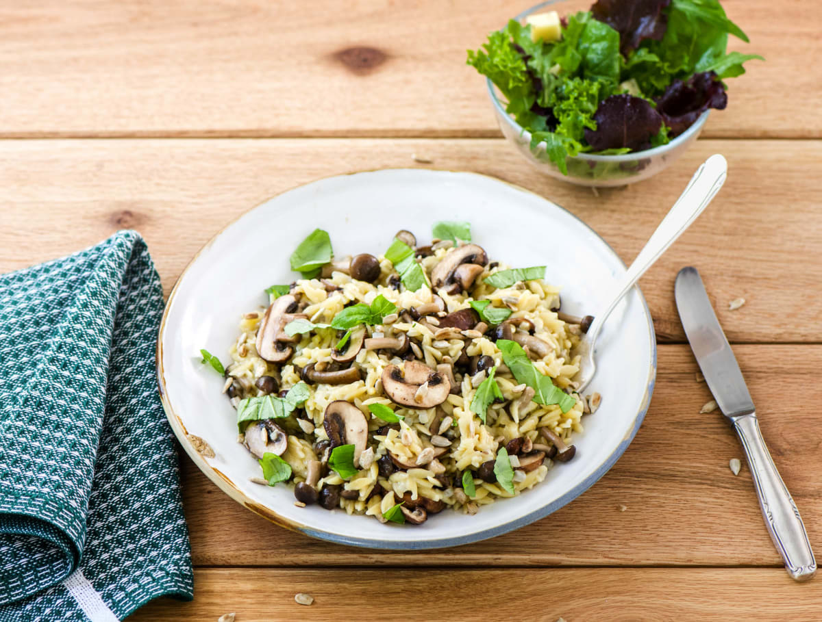 Orzo met gemengde paddenstoelen en kruidenkaasblokjes Recept HelloFresh Orzo met gemengde paddenstoelen en kruidenkaasblokjes Recept HelloFresh