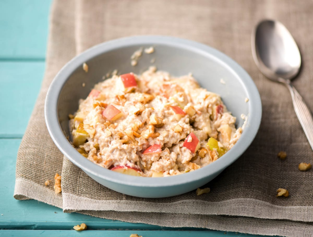 Overnight oats met appel, walnoten en dadels