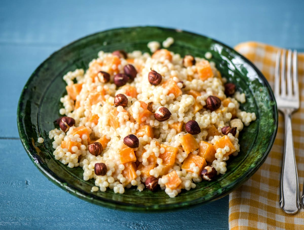 Romige parelcouscous met pompoen en hazelnoten