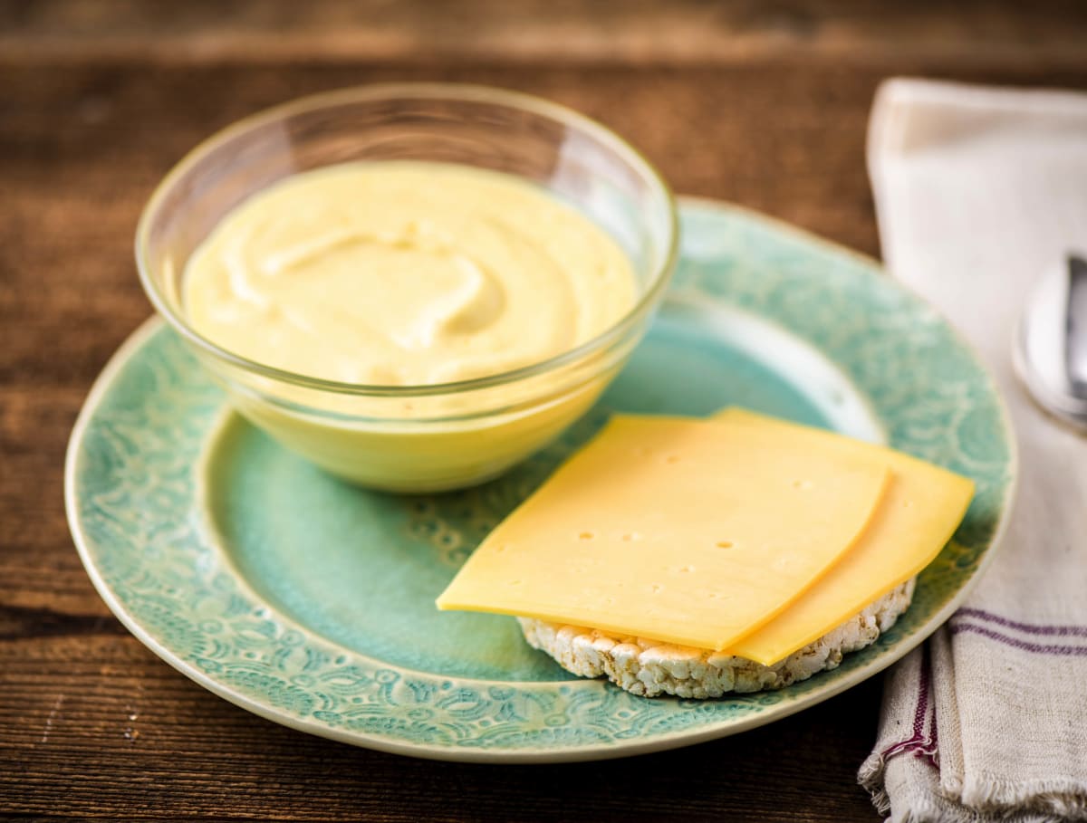 Speltwafels met oude kaas en mangokwark