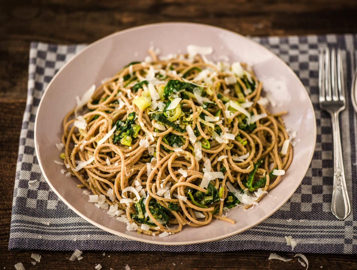 Spaghetti integrale met spinazie-preisaus en grana padano