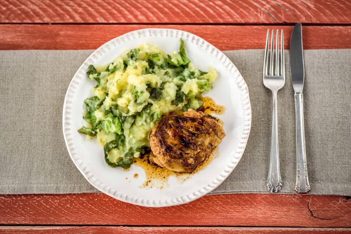 Stamppotje van koolraap en andijvie met zoete kippendij