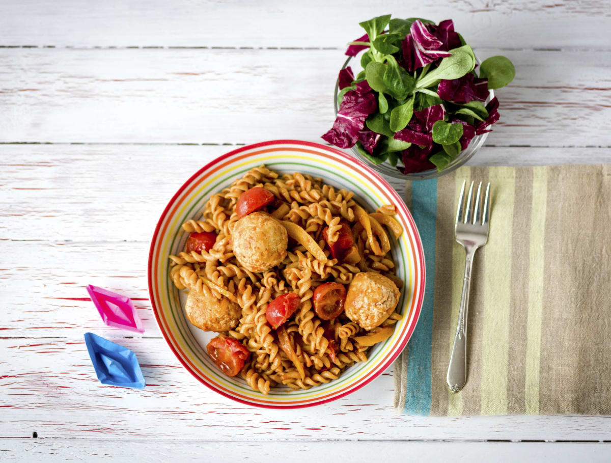 Fusilli met kipgehaktballetjes en rode pesto