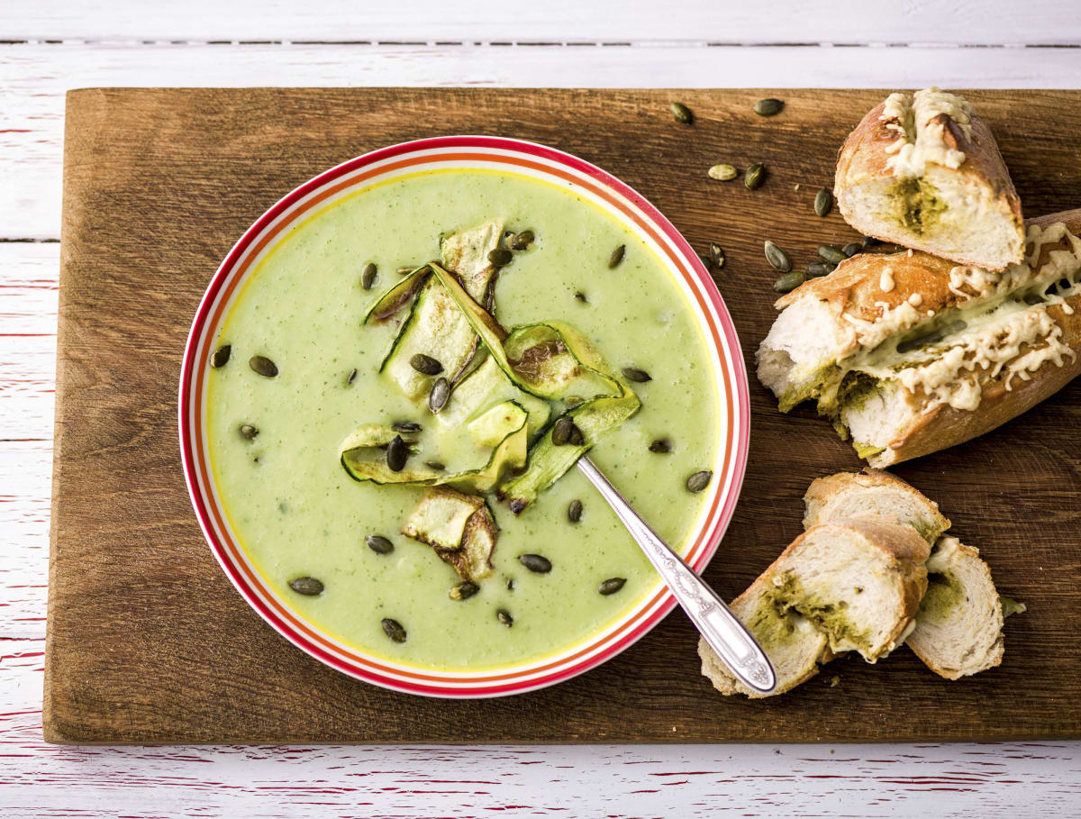 Soupe de courgette au pesto