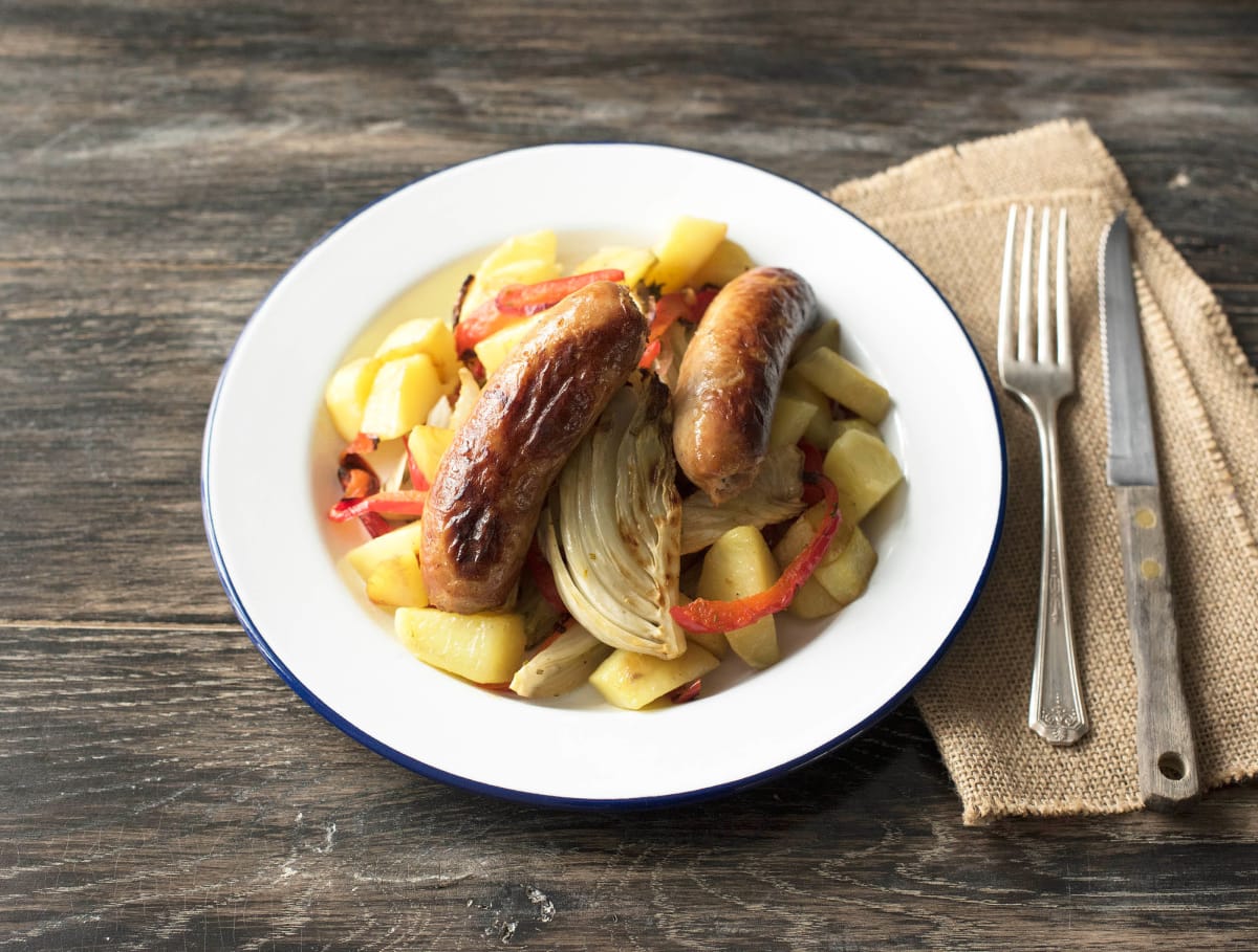 Kipmerguez met ovengroenten en gebakken aardappelen