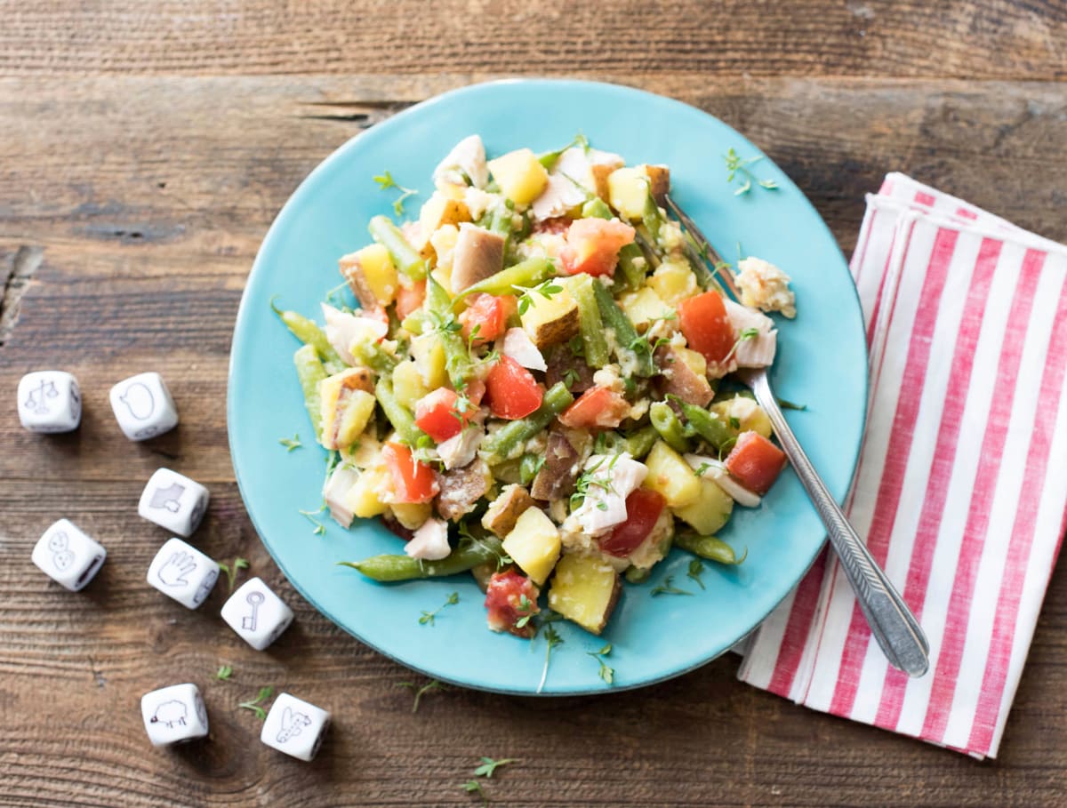 Gerookte forel met aardappel, boontjes en tuinkers