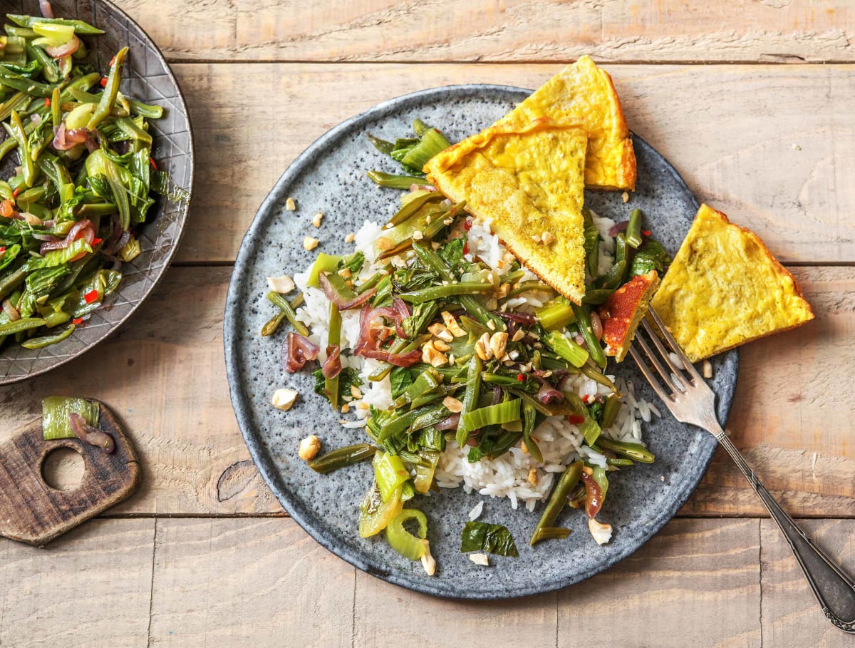 Riz cargo aux légumes accompagné d’une omelette