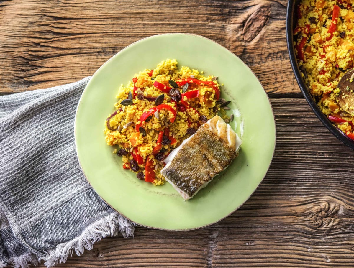 Heekfilet met couscous en geroosterde paprika