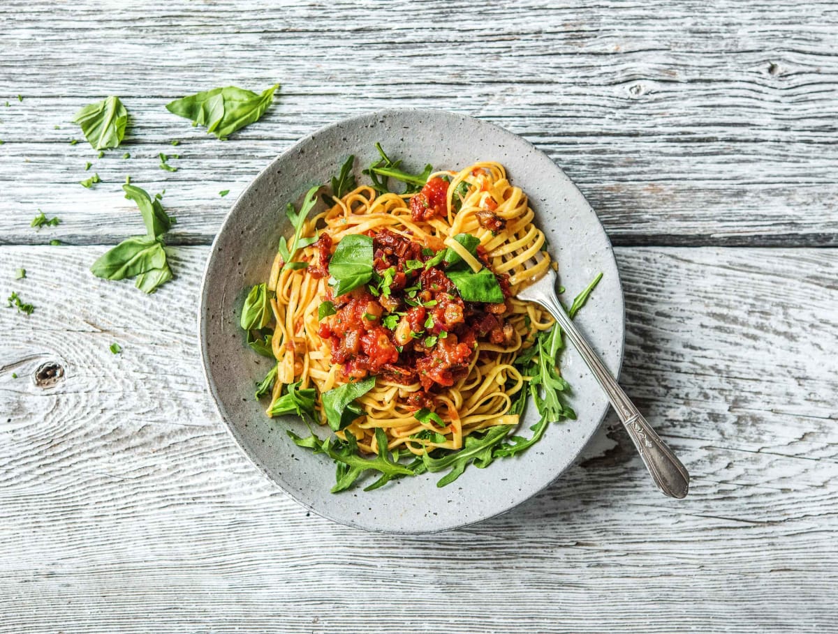 Fettucine met aubergine en semi-gedroogde tomaten