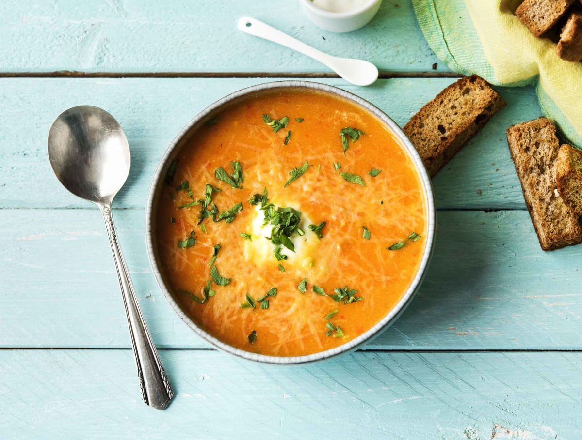 Soupe de tomates et de poivron au couscous perlé