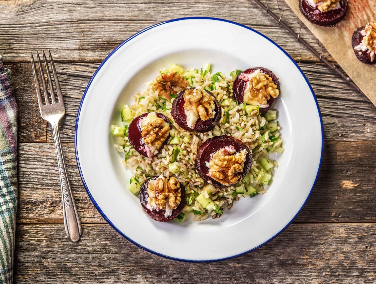 Lauwwarme rijstsalade met geroosterde bieten en geitenkaas