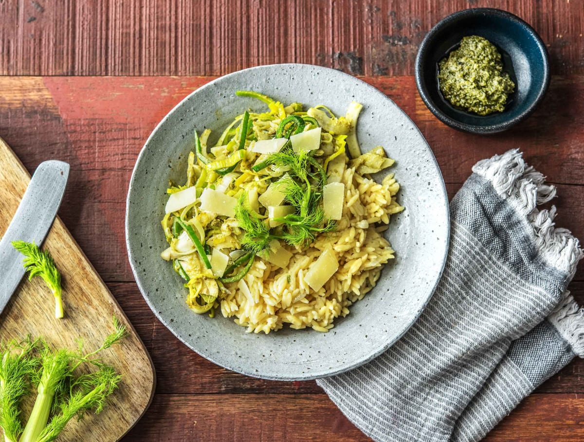 Orzo met pesto Genovese en prei, anijsachtige venkel en provolone