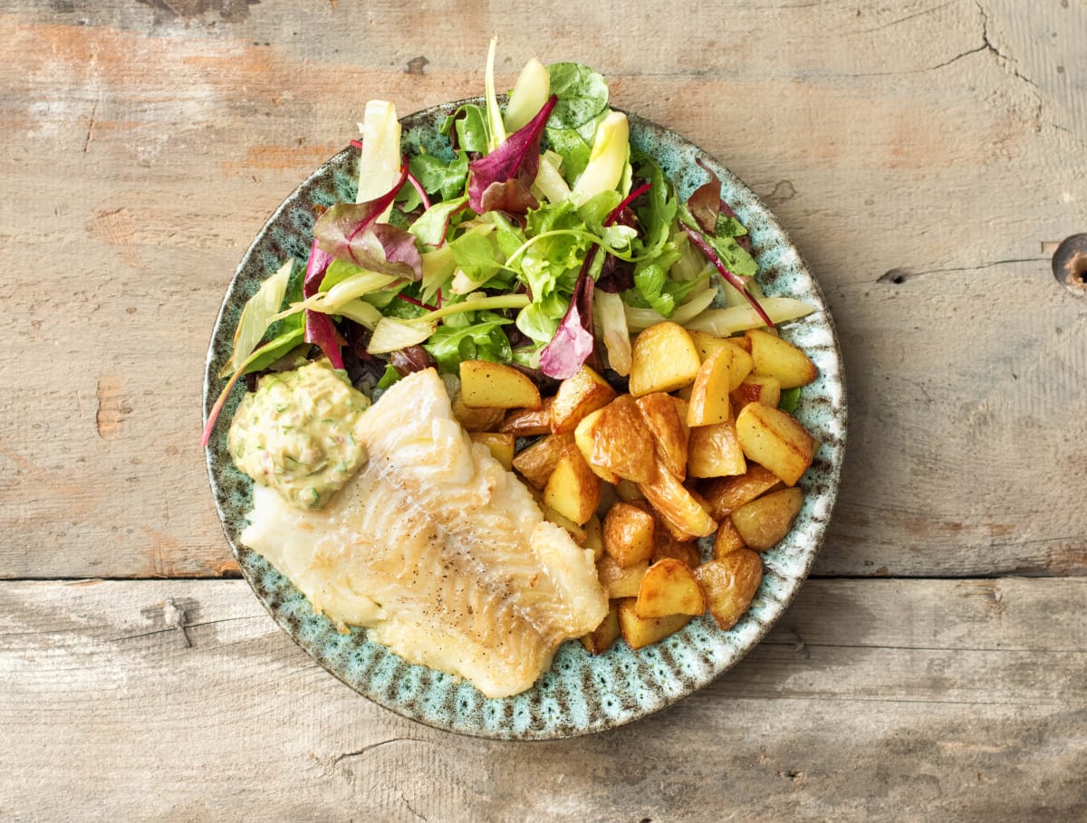 Filet de merlan à la sauce ravigote, aux petites pommes de terre et à la salade de fenouil