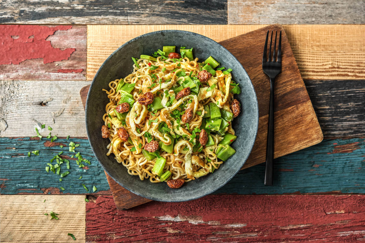 Nouilles thaïes aux tranches d'omelette