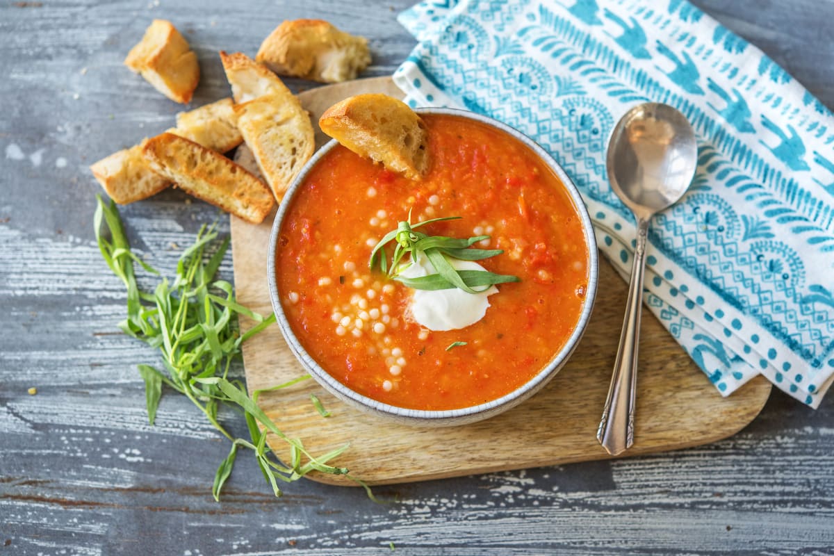 Soupe à la tomate et au poivron, couscous perlé et estragon