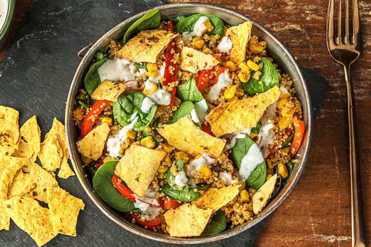 Salade de quinoa à la mexicaine et chips de tacos