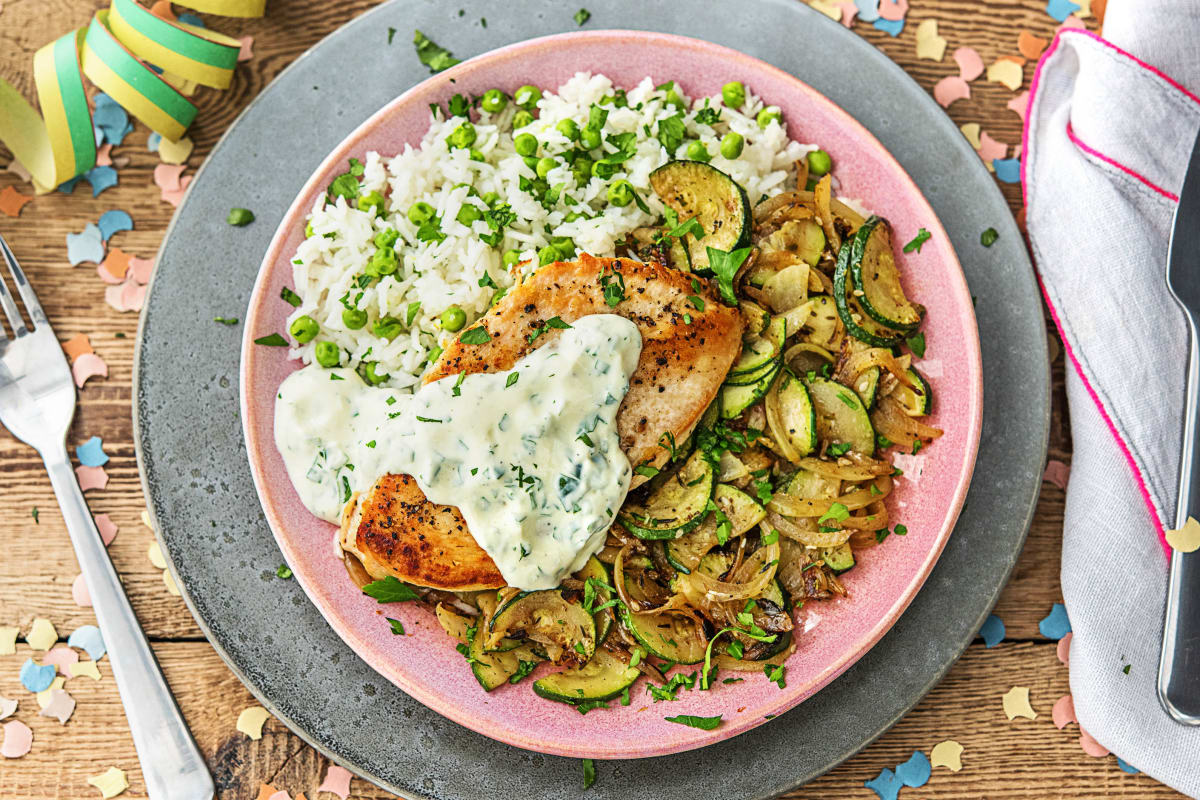 Zarte Hähnchenbrust auf Zucchinigemüse,