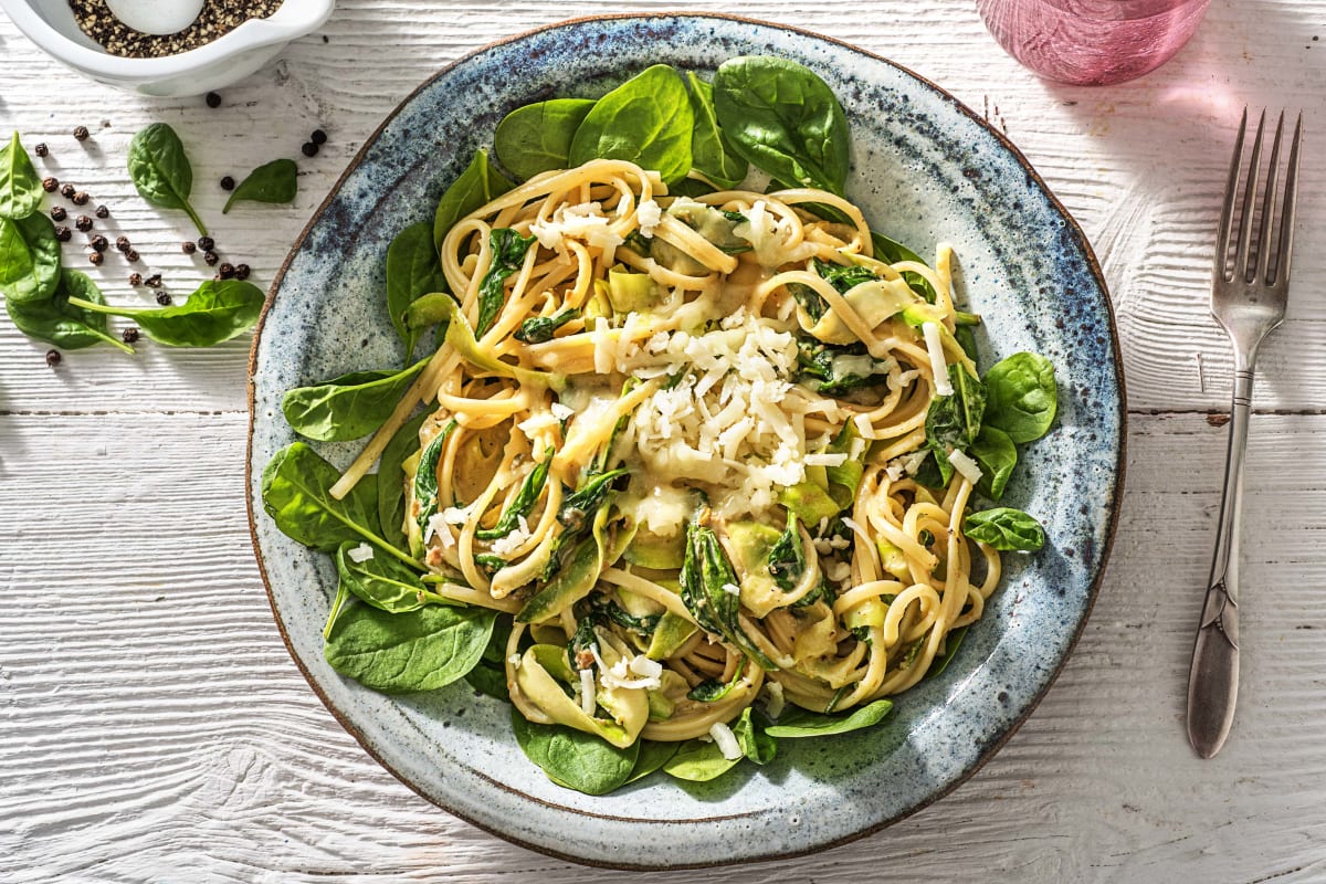 Linguine met courgettespaghetti en olijvencrème