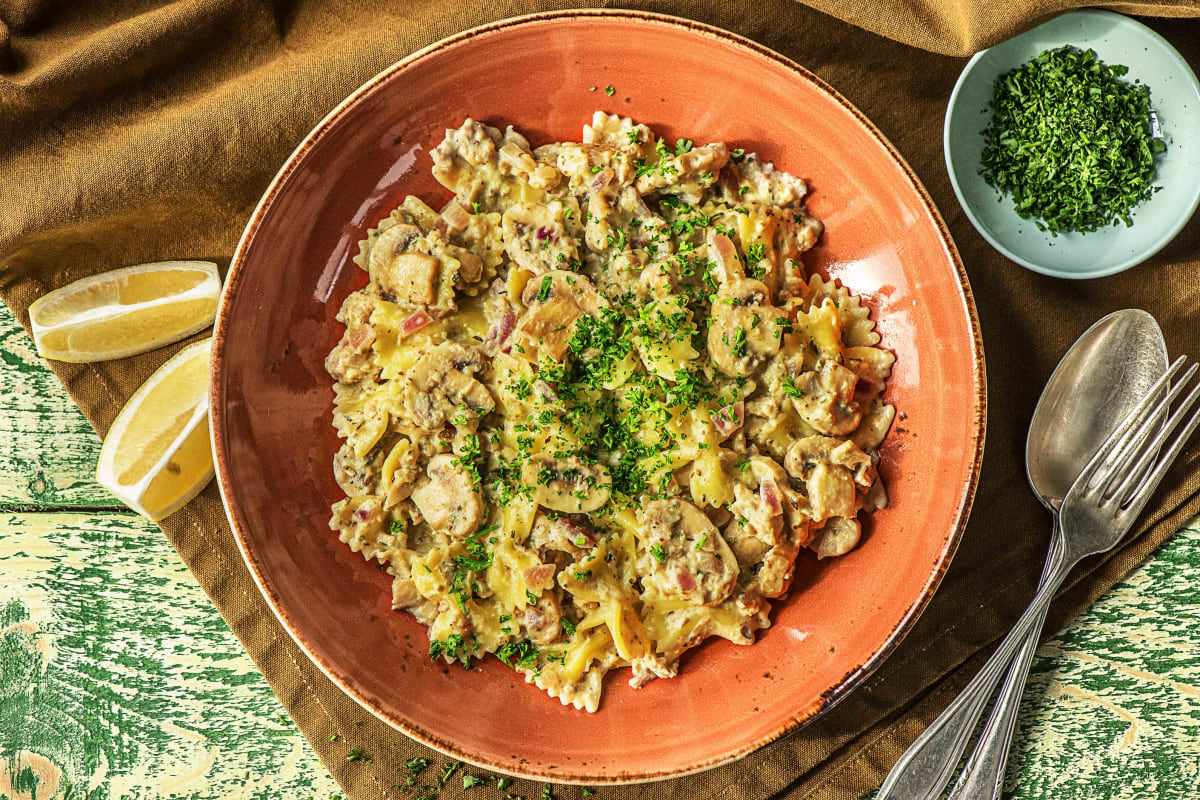 Farfalle au poulet haché et à la sauce à la crème