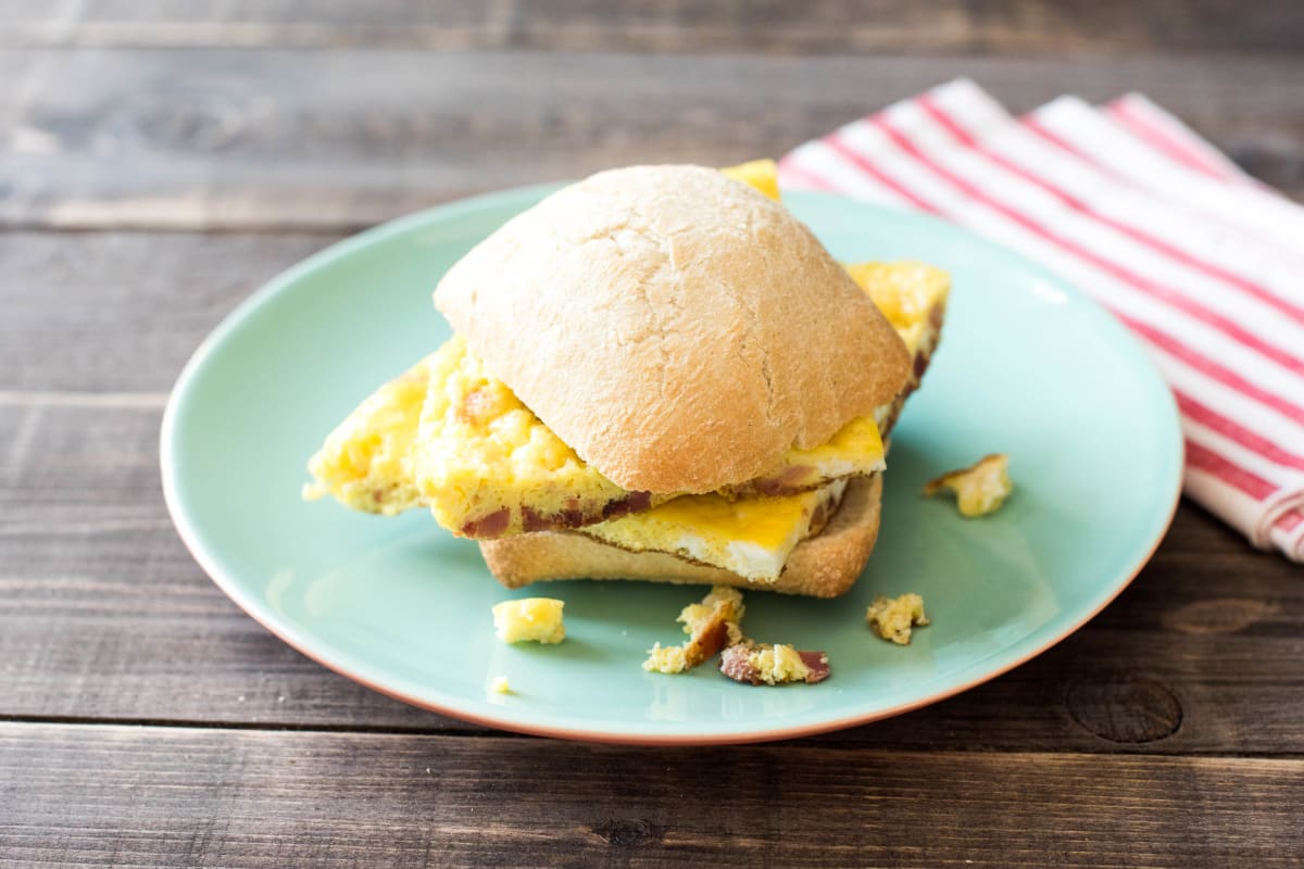 Zuurdesembroodje met omelet