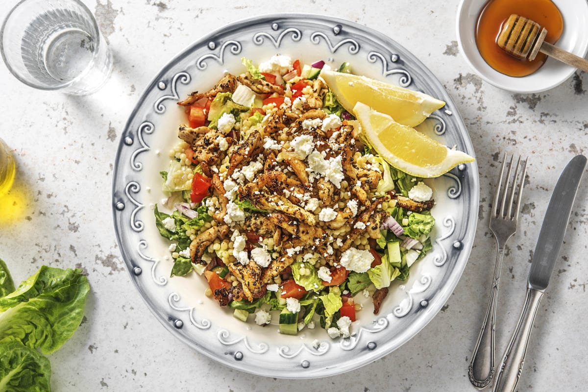 Griekse salade met kippendij
