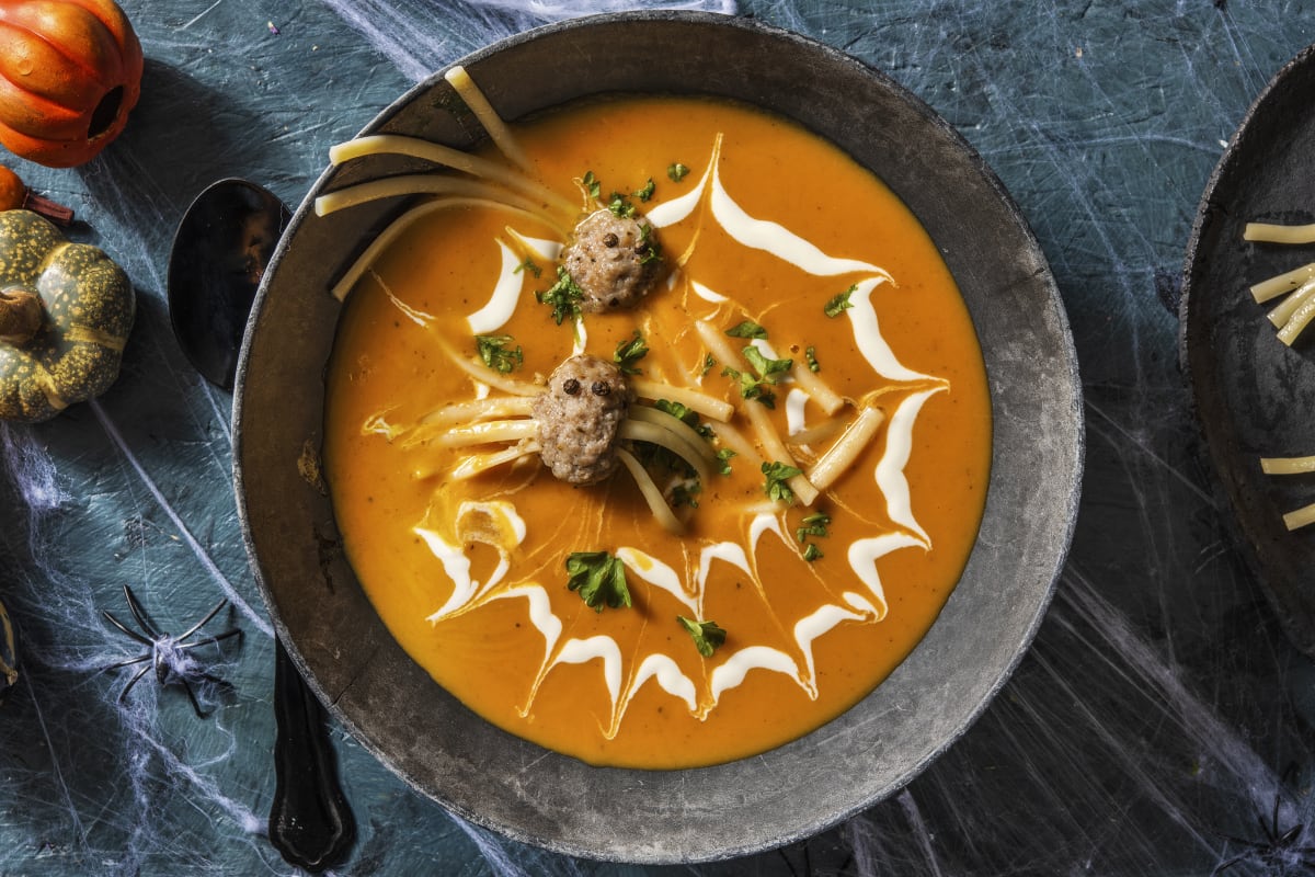 Halloweensoep Met Spinnenballetjes Recept | HelloFresh