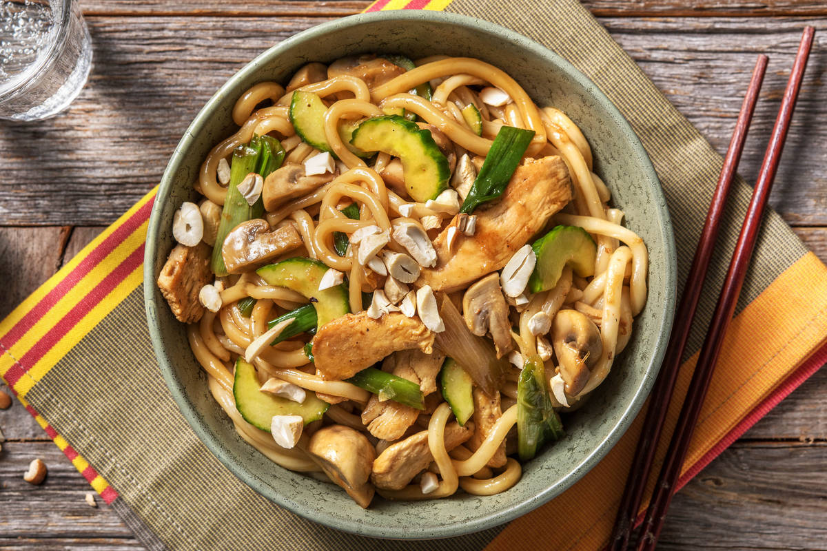 Nouilles udon au poulet et sauce asiatique douce