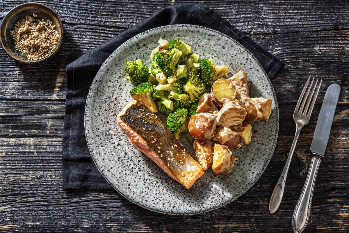 Zalmfilet met Aziatische aardappelsalade