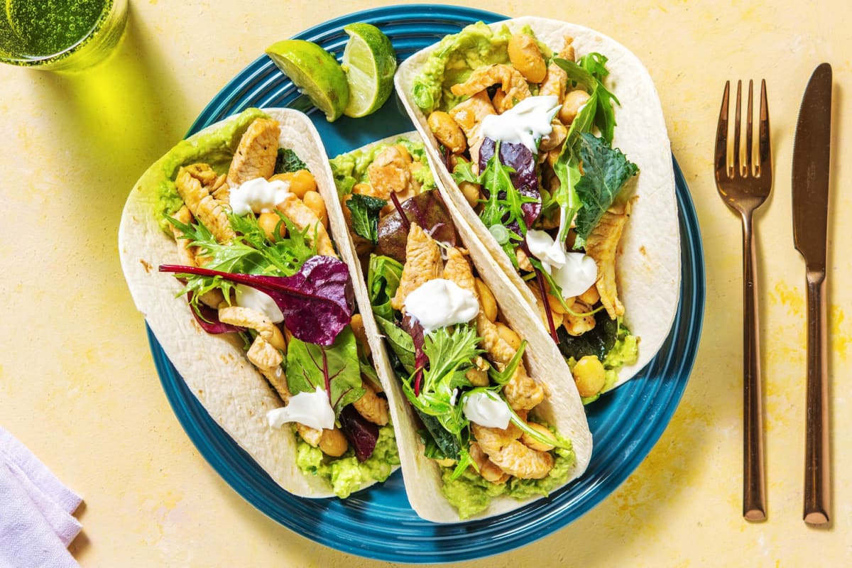 Tacos mit weißen Bohnen und Hähnchen