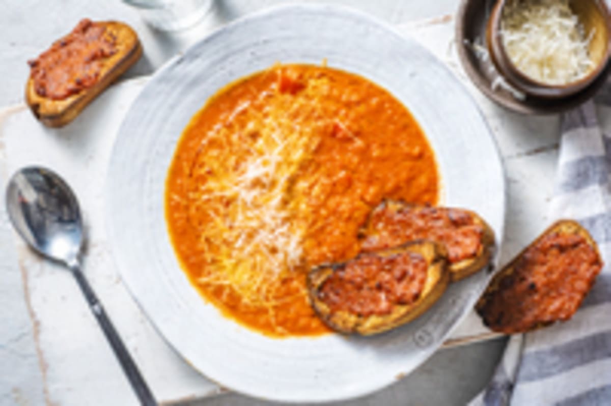 Soupe de tomate et bruschettas au pesto de poivron
