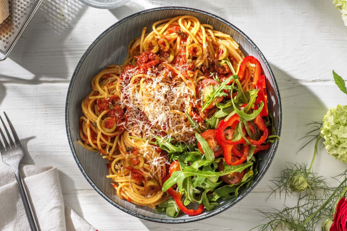Spaghetti alla puttanesca met ansjovis en kappertjes