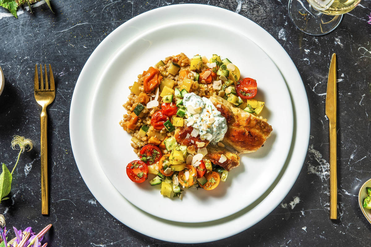 Couscous perlé légèrement sucré et cuisse de poulet confite à la mode du Moyen-Orient