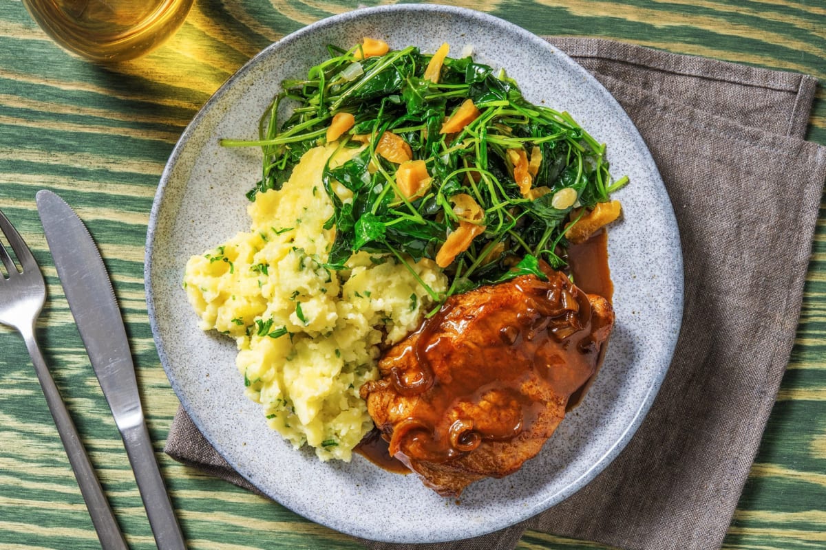 Schweinesteaks mit Aprikosen-Grünkohl