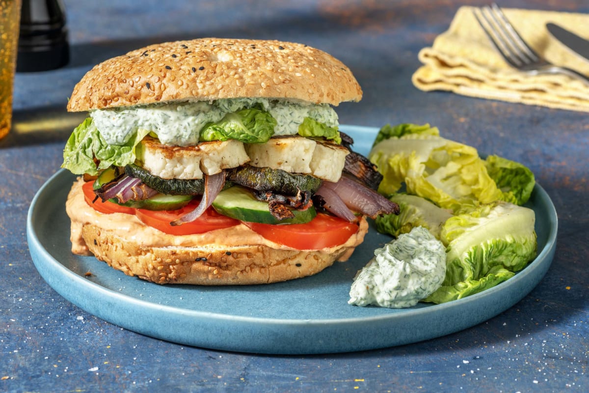 Fladenbrot-Burger mit gebratenem Halloumi