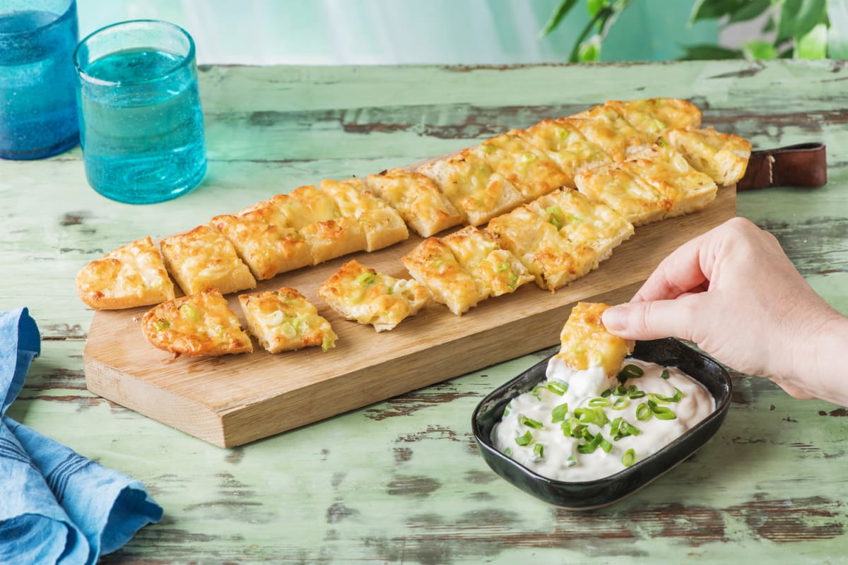 Jumbo Knoblauchbaguette mit Sour-Cream-Dip