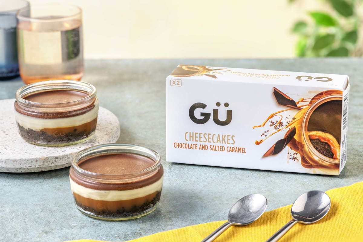 GÜ - Cheesecake met gezouten karamel en chocolade als extra Recept |  HelloFresh