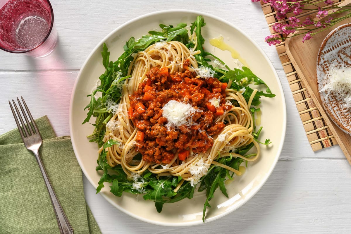 Snelle spaghetti bolognese met parmezaanse kaas