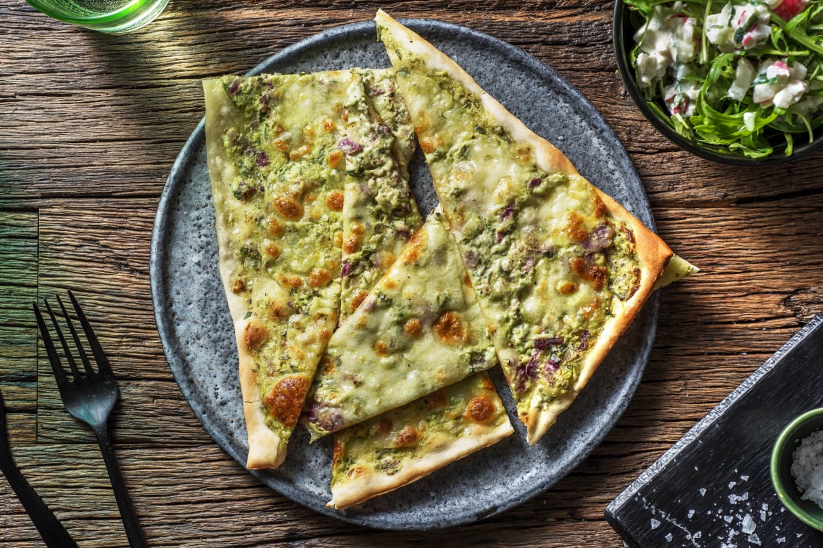 Knuspriger Flammkuchen mit Mozzarella