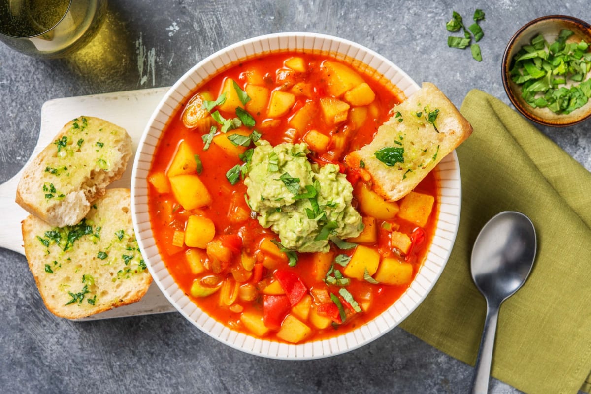 Veganes Kartoffelragout mit Avocadotopping