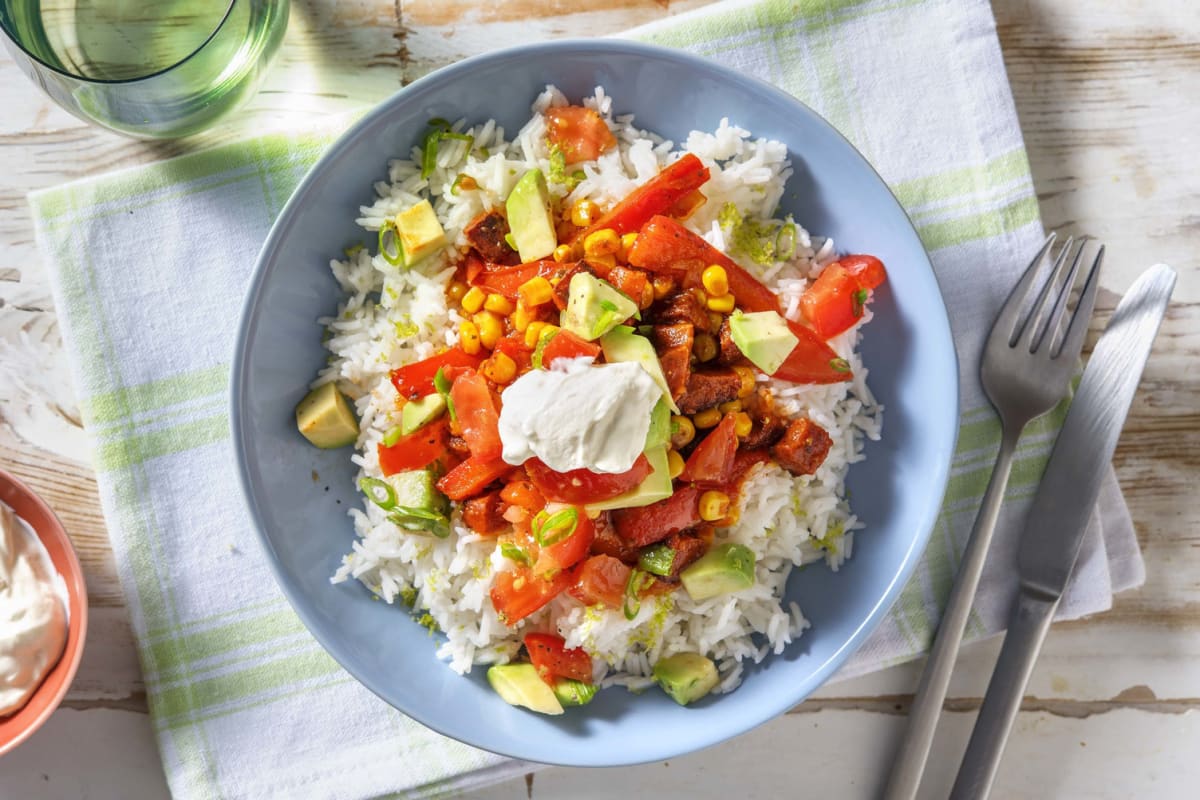 Chorizo-Gemüsepfanne mit Avocado-Topping