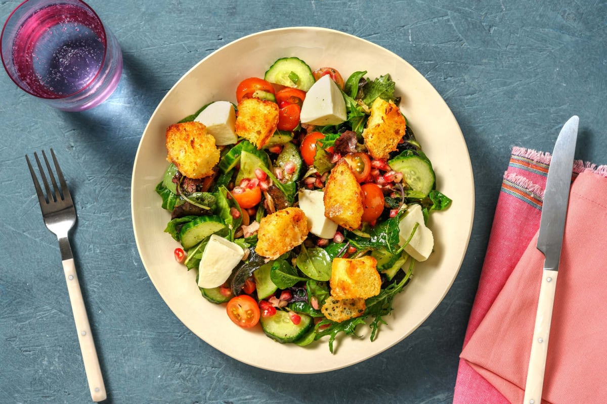 Frisch fruchtiger Salat mit Granatapfel-Dressing