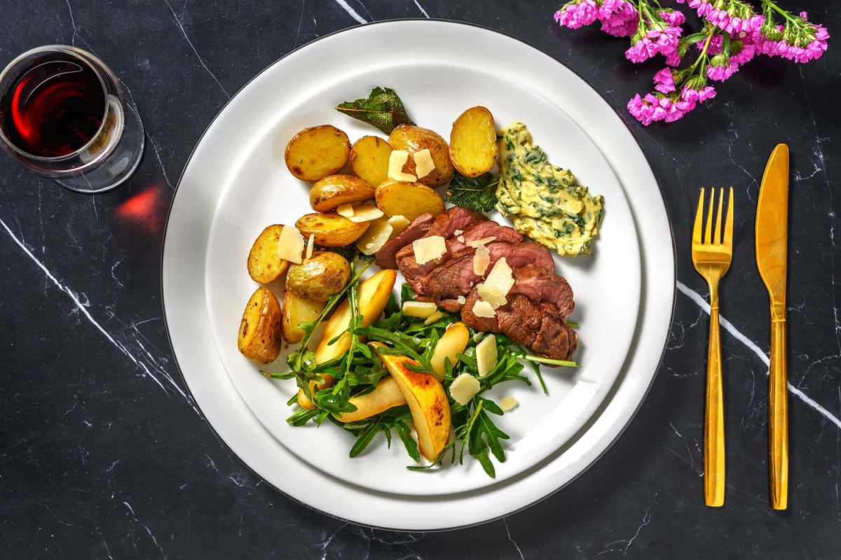 Hirschsteak mit Dijonbutter und Salbeikartoffeln