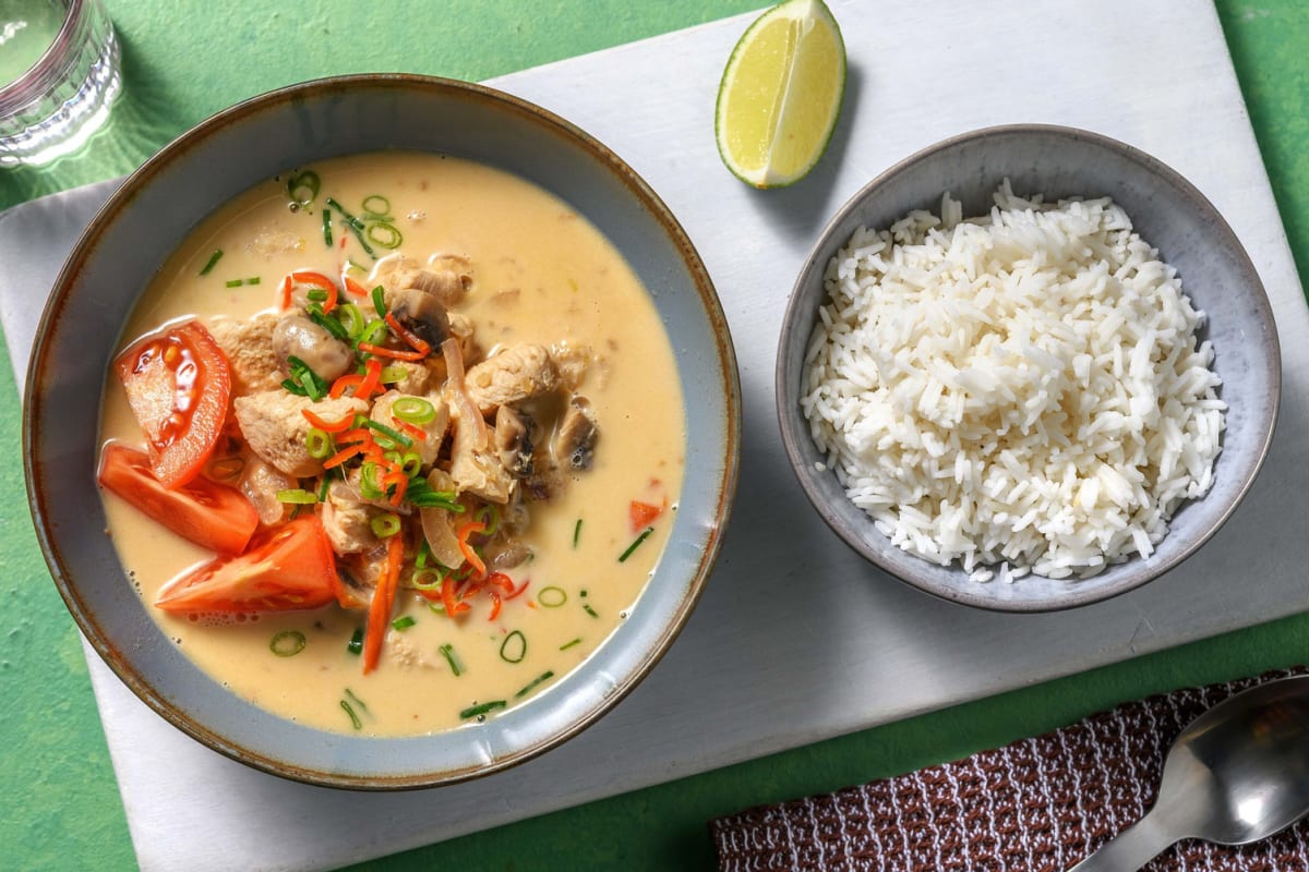 Tom Kha Gai! Thailändische Kokossuppe