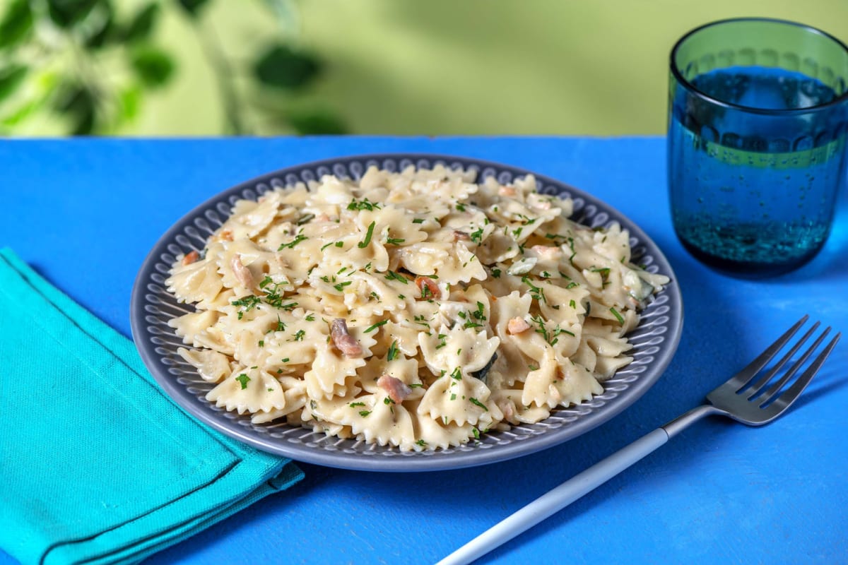 Cremige Farfalle mit Räucherlachs 