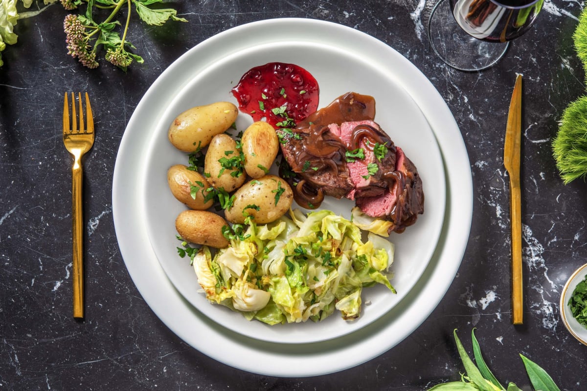 Gebratenes Hirschsteak mit Zwiebelsoße