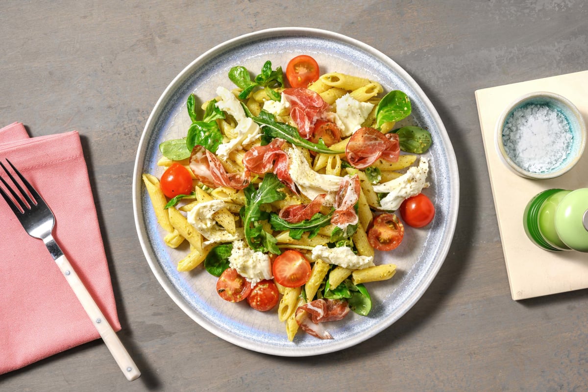 Bowl de pâtes garni de copa di Parma et mozzarella