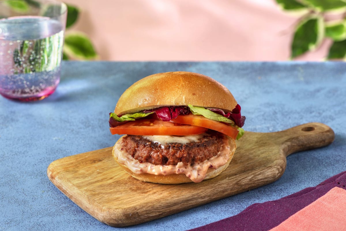 Vegetarische hamburger op brioche met whiskeysaus