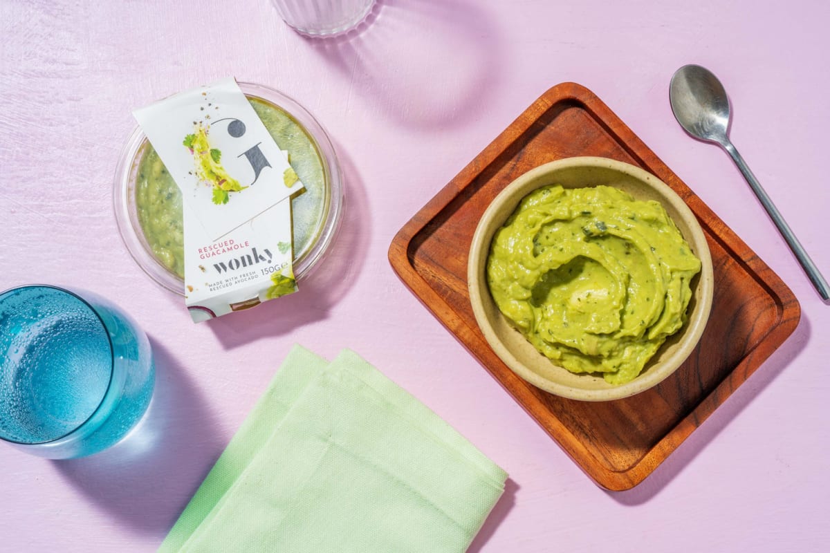 Pikante Guacamole aus geretteten Avocados